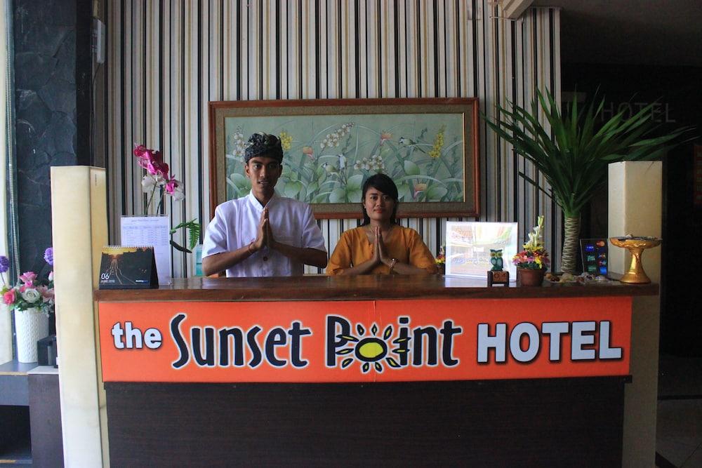 Reddoorz @ Sunset Point Seminyak Hotel Exterior photo