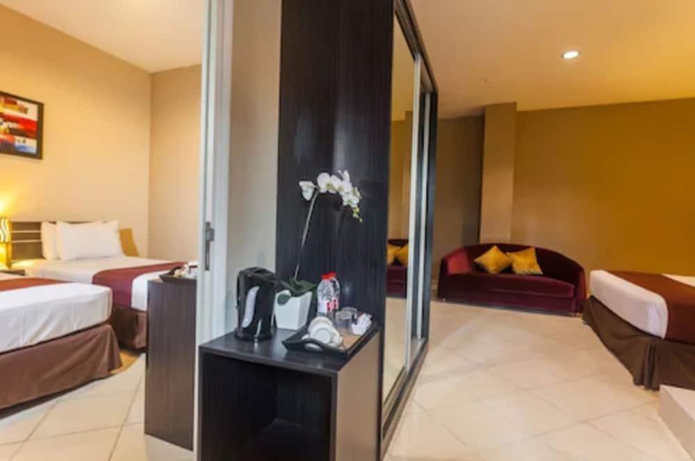 Reddoorz @ Sunset Point Seminyak Hotel Exterior photo