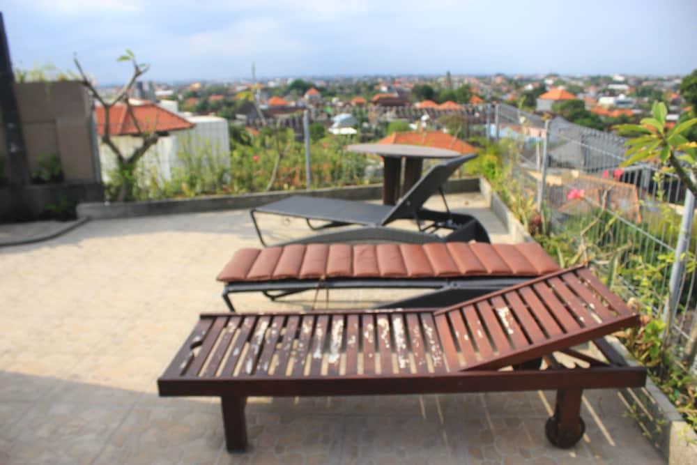Reddoorz @ Sunset Point Seminyak Hotel Exterior photo